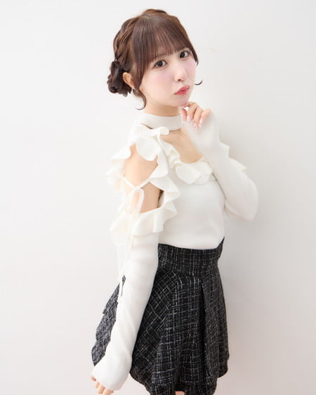 INGNI(イング) チョーカー付き肩開き長袖ニット アイボリー