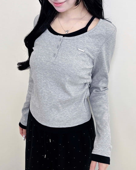 プレート付ヘンリーネックレイヤードラメリブトップス