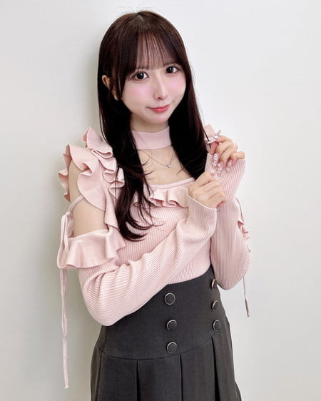 【今だけ早割／WEB限定】チョーカー付き肩開き長袖ニット