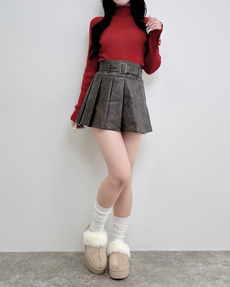 INGNI(イング) ベルト付フェイクレザープリーツスカート ブラウン