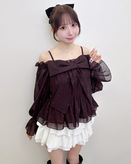 INGNI（イング） ラインストーン付シアーリボンオフショルブラウス ﾌﾞﾗｳﾝ