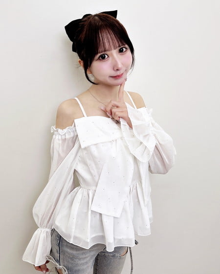 INGNI（イング） ラインストーン付シアーリボンオフショルブラウス ｵﾌﾎﾜｲﾄ