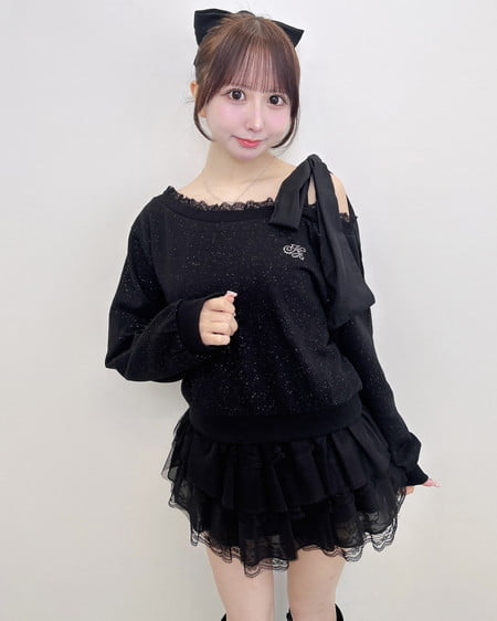 INGNI(イング) ラメスウェット肩リボン胸ロゴワンショルトップス クロ