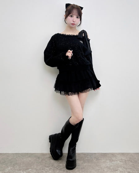 INGNI(イング) ラメスウェット肩リボン胸ロゴワンショルトップス クロ