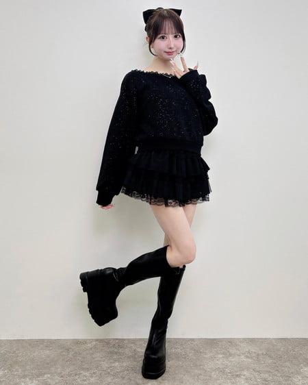 INGNI(イング) ラメスウェット肩リボン胸ロゴワンショルトップス クロ