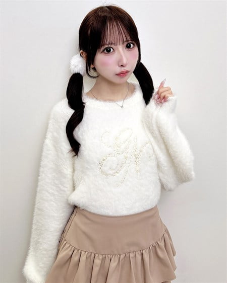 INGNI（イング） イニシャルビジューロゴフェザーニット ｱｲﾎﾞﾘｰ