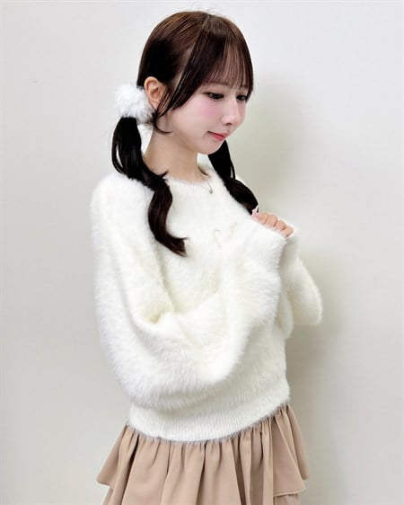 INGNI（イング） イニシャルビジューロゴフェザーニット ｱｲﾎﾞﾘｰ
