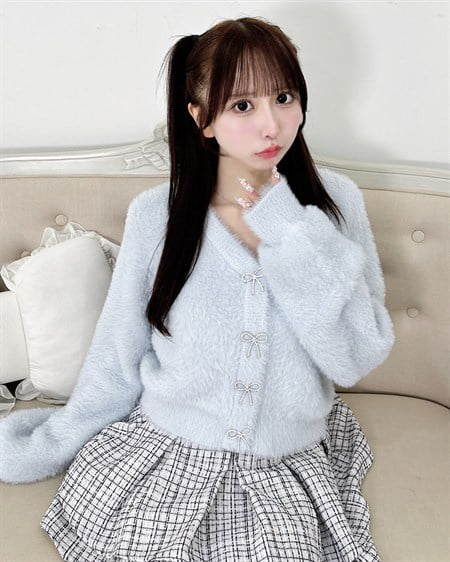 【WEB限定】【9／29 2時までの限定価格】Vネックリボンボタンフェザーニットカーディガン