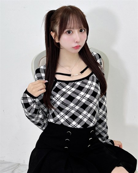 【WEB限定】【9／29 2時までの限定価格】パールビット付チェックニット