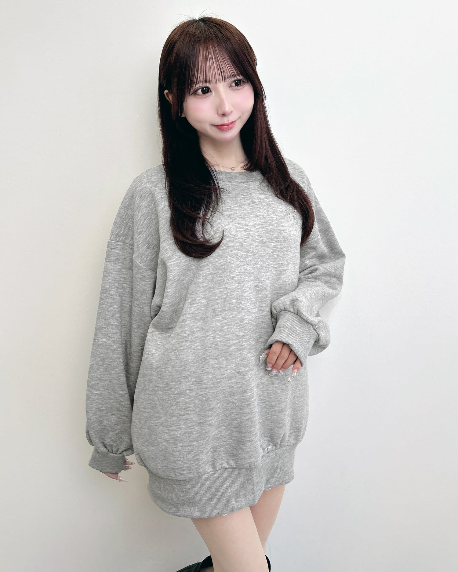 裏起毛ラインストーン胸ロゴラメチュニック｜INGNI(イング) 公式通販