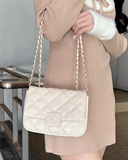 エンブレム付キルティングショルダーバッグ