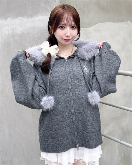 INGNI（イング） フェイクファー付チュニックニットパーカー ﾁｬｺｰﾙｸﾞﾚｰ