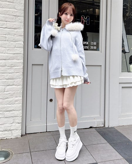 INGNI(イング) フェイクファー付チュニックニットパーカー サックス