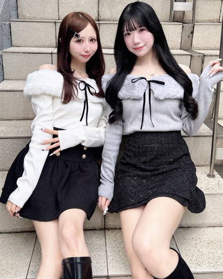 リボン付フェイクファーオフショルニット