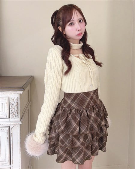 INGNI(イング) チョーカー付フロントリボン袖ファーケーブルニット ベージュ
