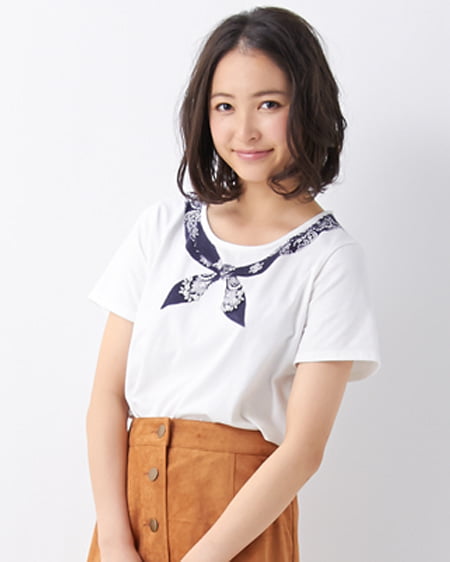 allamanda(アラマンダ) スカーフプリント半袖Tシャツ オフホワイト/コン