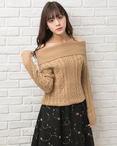 161208011