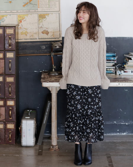 INGNI（イング） ケーブルクルーネックニット＋花柄シフォンスカート／SET ﾍﾞｰｼﾞｭ