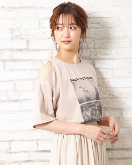 INGNI(イング) 肩あき転写Tシャツ ﾍﾞｰｼﾞｭ