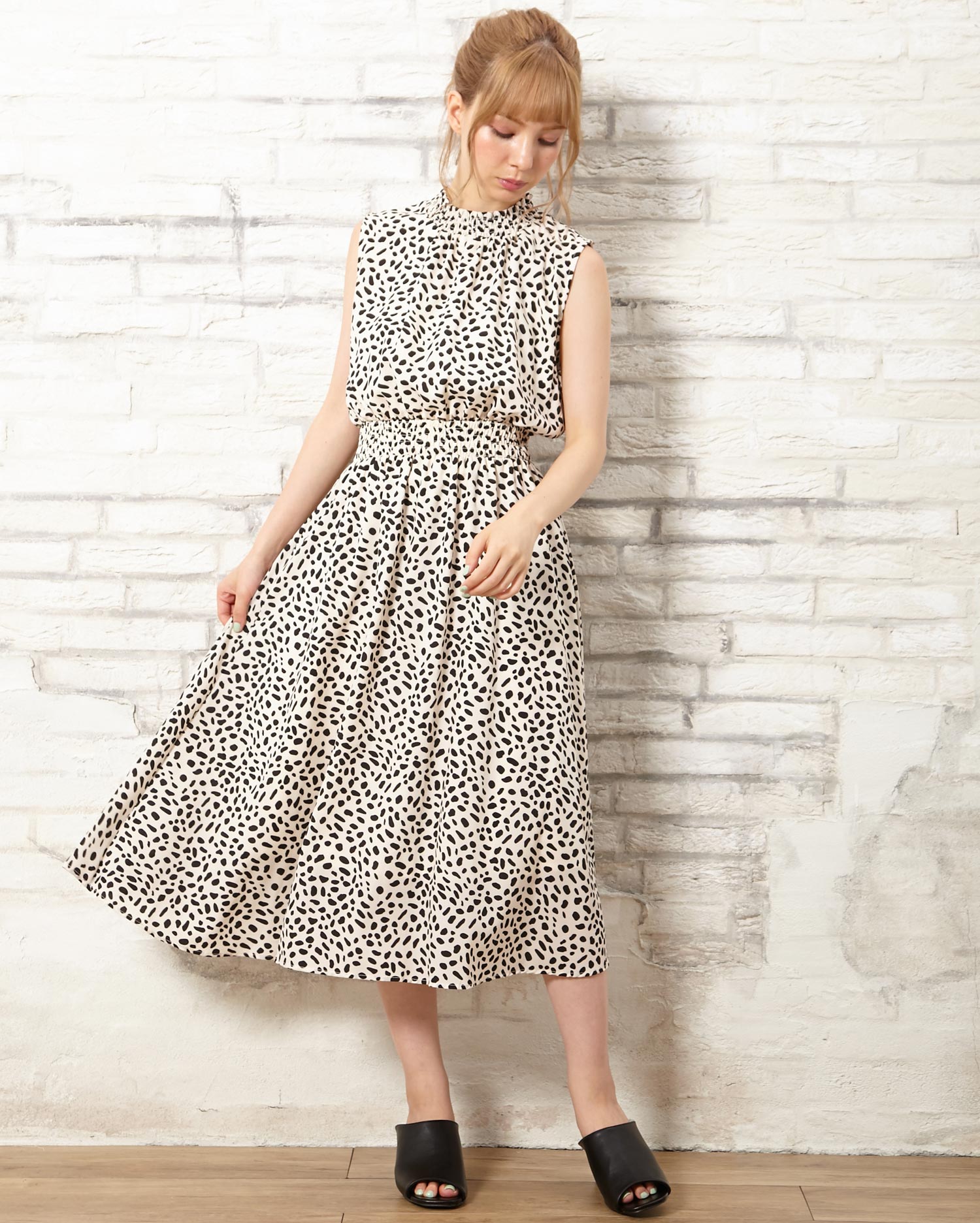 【新品タグ付】Manuheali'i 葉柄プリント ワンピース S ハイネックダルメシアン柄ノースリワンピース｜INGNI(イング