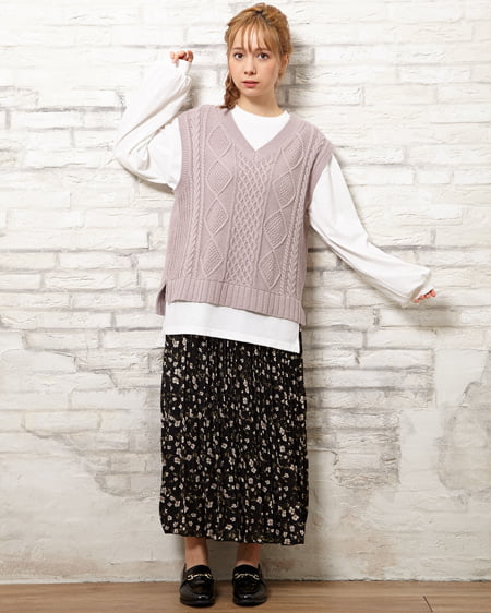 コーディネート Ingni Store限定セット ケーブルベスト Tシャツ 花柄プリーツスカート Set Ingni イング 公式通販 Ingni Store イングストア