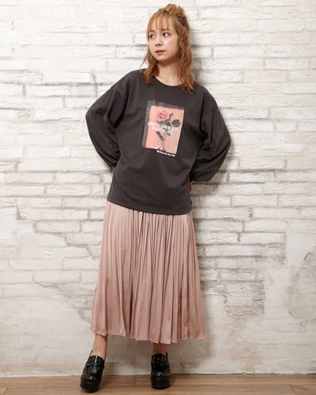 INGNI(イング) フォトロングTシャツ＋サテンプリーツスカート／SET スミクロ