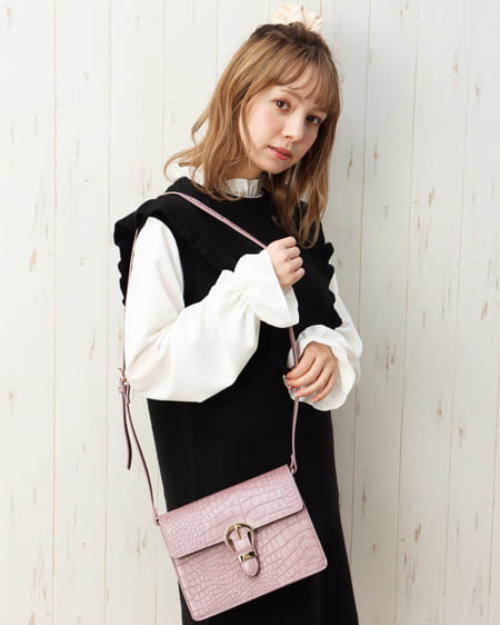 ベルトフラップスクエアショルダーバック｜INGNI(イング) 公式通販