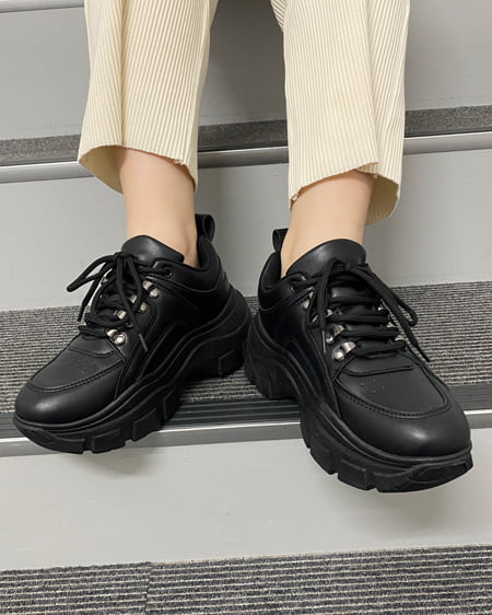 INGNI(イング) レースアップダッドスニーカー ｸﾛ