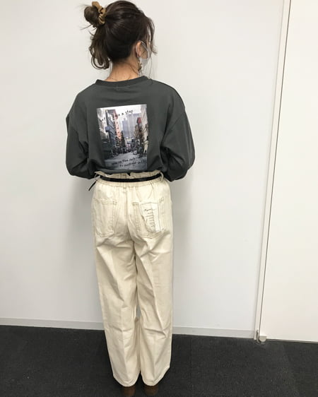 INGNI（イング） BackフォトプリントロングTシャツ ﾁｬｺｰﾙｸﾞﾚｰ