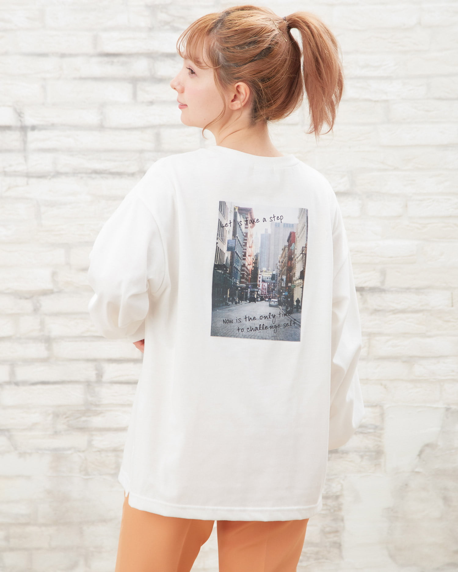 [大人気]　オフホワイト　ロングTシャツ　ビックプリント◎　フォトT　存在感◎ BackフォトプリントロングTシャツ｜INGNI(イング) 公式通販｜INGNI STORE