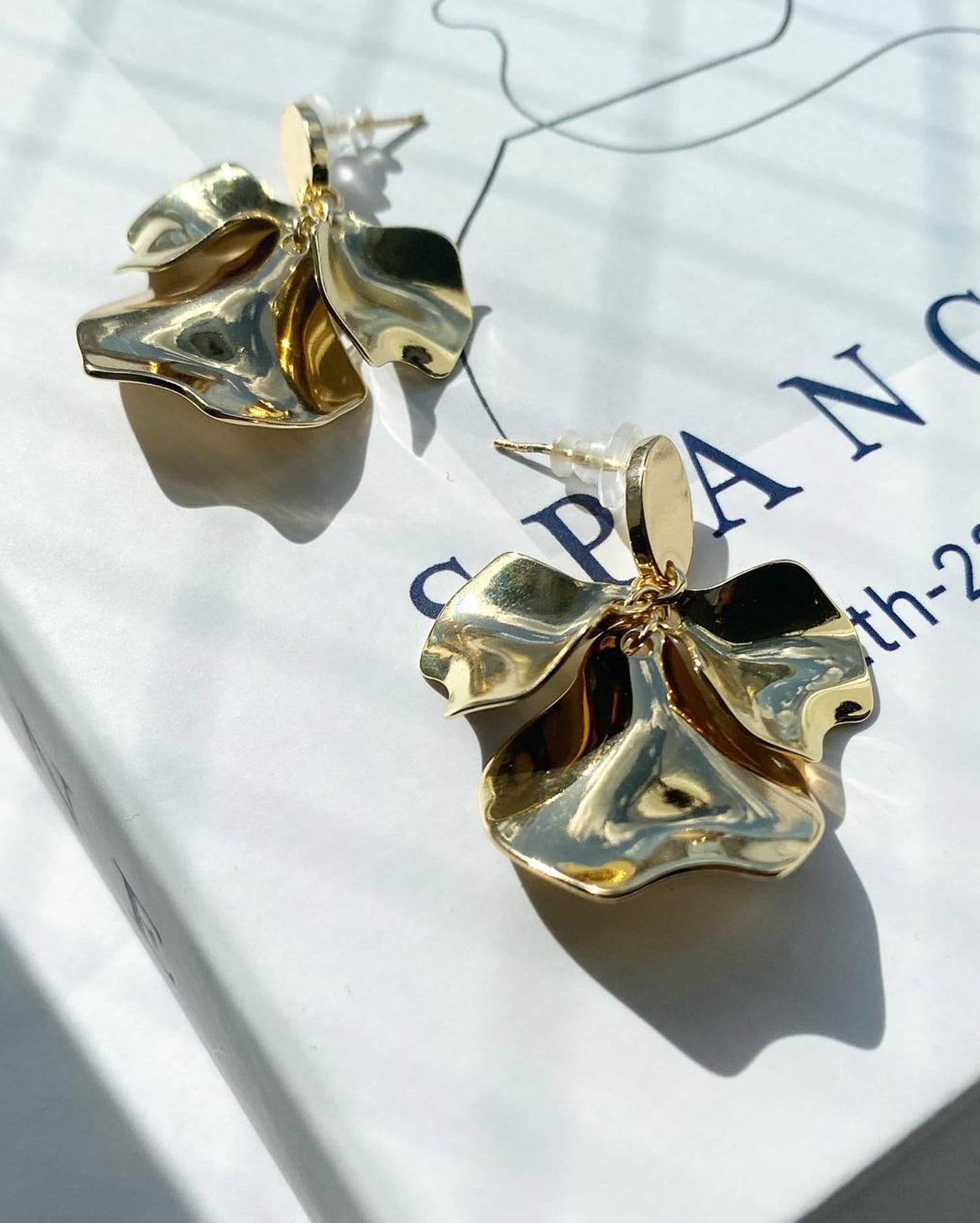 秋の新作 Web限定 フラワーモチーフピアス Ingni イング 公式通販 Ingni Store