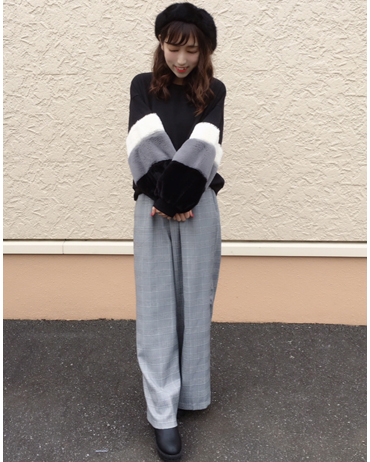 INGNI(イング)のコーディネート 酒々井アウトレット 156cm<br>こちらのTOPSはバイカラーのファーが付いている為一枚着るだけでインパクト大です。また丈が長すぎず短すぎずなのでどんなボトムにもあわせやすくおすすめです。