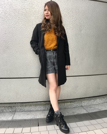 INGNI(イング)のコーディネート 渋谷109 165cm<br>こちらのループファートップスはトイプードルのようなくるくる感で、肌触りも良く裏地もチクチクしない素材です。ボリュームがありながら、アウターを着ても着ぶくれしない為どんなコーディネートでも合わせて頂けます！