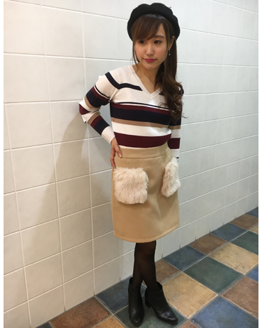 INGNI(イング)のコーディネート 鳥栖アウトレット 155cm<br>マルチボーダーリブＶネックニットは伸縮性があり着心地抜群で、ボディラインを綺麗に見せてくれるので着痩せ効果も♪