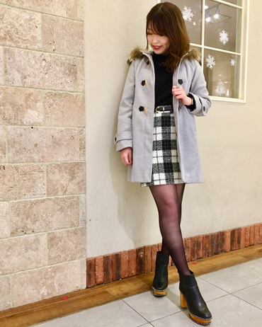 INGNI(イング)のコーディネート ラゾーナ川崎 170cm<br>イング定番のビット付ダッフルコートは可愛くチェック柄スカートに合わせてより女性らしさを引き立てます！クリスマスコーデにおススメです★