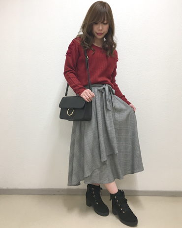 INGNI(イング)のコーディネート イオンモール筑紫野 155cm<br>肩部分のレースアップデザインが女性らしい♪もちもちとした柔らかいニットです！グレンチェックとカラートップスは相性抜群です☆