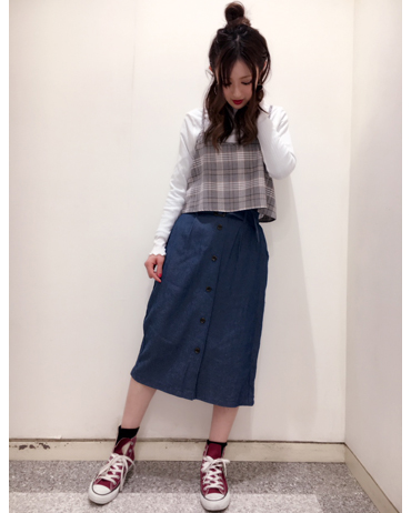 INGNI(イング)のコーディネート 渋谷109 158cm<br>グレンチェックのキャミソールはメローTOPSとセットになったアイテム！爽やかな春カラーのグレンチェックにデニムナロースカートを合わせて今年らしい着こなしに♪