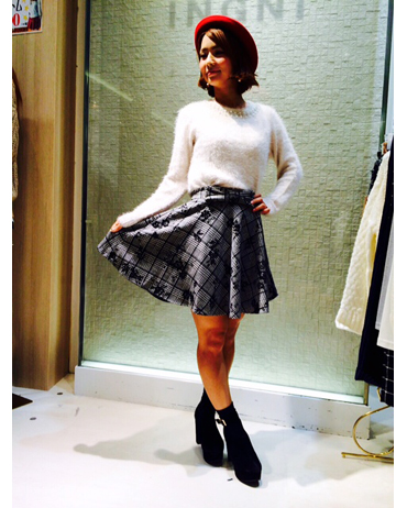 INGNI(イング)のコーディネート mozoワンダーシティ 155cm<br>ノーカラーCTで大人っぽさを演出しつつ、袖口のファーとツイードフレアOPでINGNIらしい可愛らしさも忘れずにCDしました！<br><a href="http://ameblo.jp/ingni-mozo166/">★mozoワンダーシティ</a>