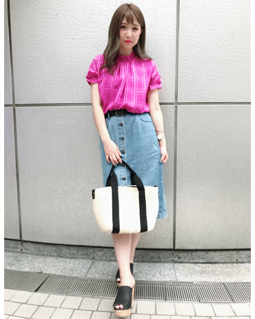 INGNI(イング)のコーディネート 渋谷109 160cm<br>シアーチェックトップスはサラサラとした肌触りが暑い夏には着やすいトップスになっておりビビッとなカラーがより華やかな印象を与えてくれます！