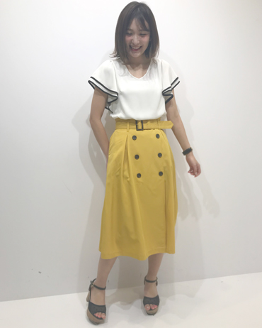 INGNI(イング)のコーディネート 渋谷109 160cm<br>配色のブラウスにぱきっとしたイエローを合わせ大人コーデに仕上げました！