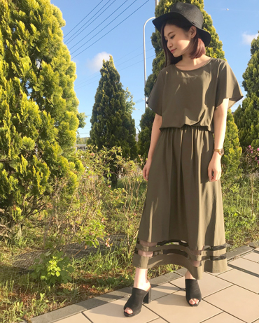 INGNI(イング)のコーディネート MOP札幌北広島 157cm<br>一枚できまるマキシワンピは、裾がシアーになっているデザインで、色味もカーキなので落ち着いた印象です。