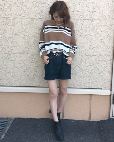 INGNI(イング)のコーディネート 酒々井アウトレット 156cm<br>畦素材なのでニットでも着太りしにくベージュ×クロとカジュアルでも可愛らしさがあるカラーなのでとても着やすくボーダーの幅感がお洒落を増してくれます！インディゴのボトムと合わせて一気に秋らしくしました！