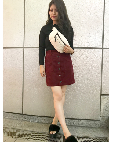 INGNI(イング)のコーディネート 渋谷109 165cm<br>こちらのコーデュロイのスカートは発色が良く、コーディネートに一枚入れると一気に秋コーデが完成致します！ファーアイテムを合わせ秋冬の先取りコーディネートです。