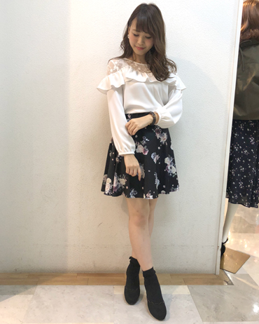 INGNI(イング)のコーディネート 町田ジョルナ 158cm<br>王道なsweetコーデはデートなどのお出かけにぴったりです。スカートはウエストのベルトでキュッとしまった印象に。
