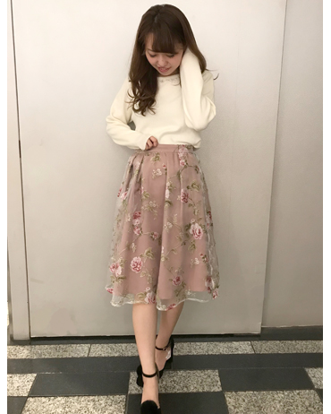 INGNI(イング)のコーディネート 渋谷109 155cm<br>キラキラのビジューがかわいいニットとふわふわのオーガンジーとお花柄がかわいいスカートを合わせて女の子らしいコーディネートにしてみました♪