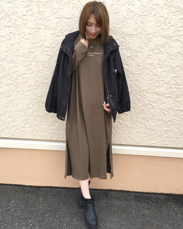 INGNI(イング)のコーディネート 酒々井アウトレット 156cm<br>スリットが入っている為ごわごわせず着た時のラインが綺麗にきれレギンスと合わせるのはもちろんロングタイプなので一枚でも決まるのでおすすめです！またワンポイントのロゴがお洒落感を増してくれどんな羽織とも合わせやすいです！
