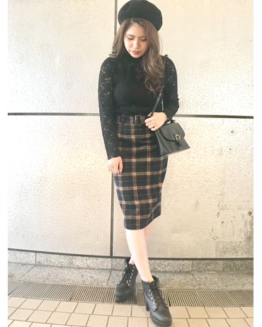 INGNI(イング)のコーディネート 渋谷109 165cm<br>こちらのスカートはふわもこっとした生地感で、秋冬コーデ大活躍の一点です！配色も大人可愛く、トータルの色合いをまとめてなこぬシックなコーデにするのがオススメです。