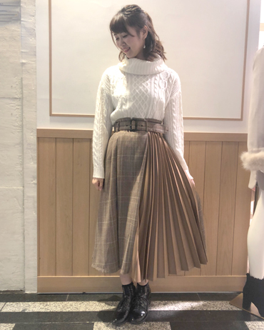 INGNI(イング)のコーディネート 渋谷109 161cm<br>人気の配色切替のスカートにオフタートルのニットを合わせて冬らしい大人可愛いコーディネートにしてみました！