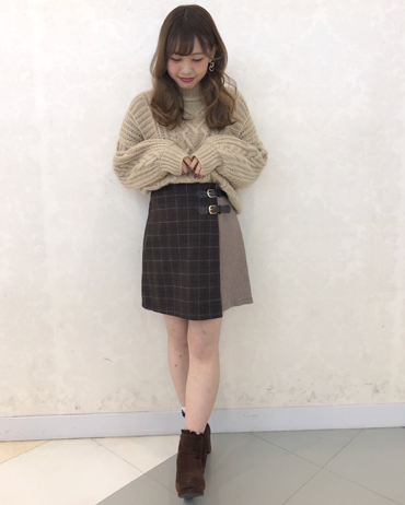 INGNI(イング)のコーディネート 町田ジョルナ 158cm<br>肉厚で暖かいニットはハートモチーフの編み目が可愛いです。台形スカートと合わせて甘めコーデに。