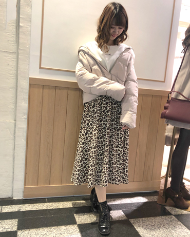 INGNI(イング)のコーディネート 渋谷109 161cm<br>今年トレンドのレオパード柄のスカートにダウンコートを合わせて大人カジュアルなコーディネートにしてみました！